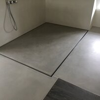 Nasszelle mit integriertem Ablauf